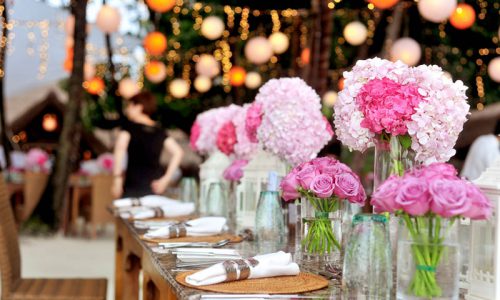 Klingenstein event & kommunikation - stimmungsvolle Tischdekoration mit rosa Rosen und Hortensien